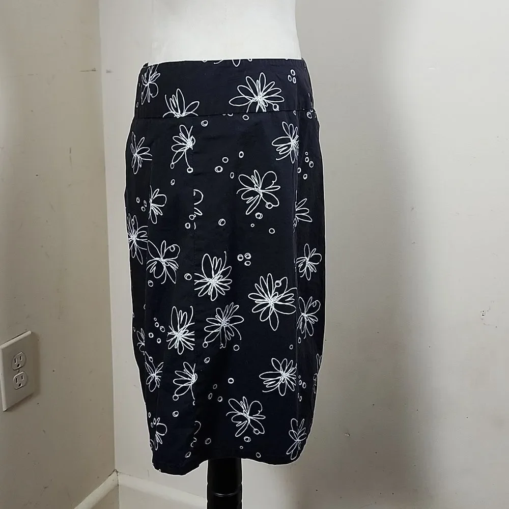 Rafaella Petites Black with White Abstract Flowers, At the Knee, Lined Skirt